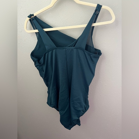 Miraclesuit Illusionist Azura Underwire One Piece
Swimsuit In Nova Size 16 New - Picture 5 of 10